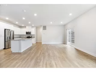 Photo #5: 153686923 Listing 