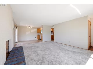 Photo #6: 154413498 Listing 
