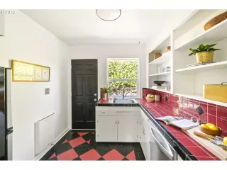 Photo #1: 154638866 Listing 