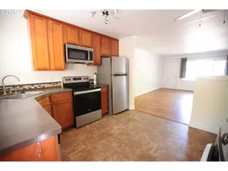 Photo #6: 154642788 Listing