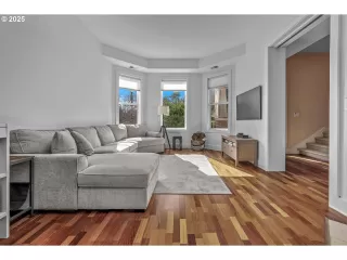 Photo #4: 154882891 Listing