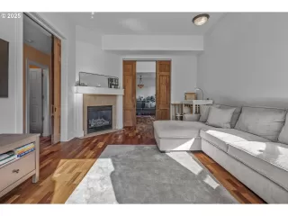 Photo #5: 154882891 Listing