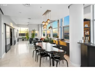 Photo #2: 155286935 Listing