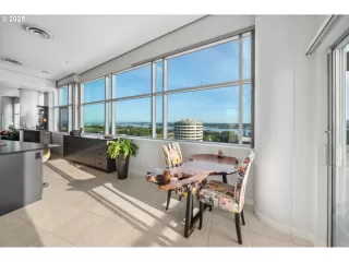 Photo #3: 155286935 Listing