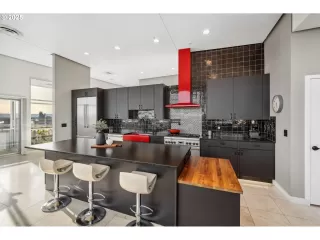 Photo #5: 155286935 Listing