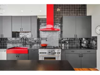 Photo #6: 155286935 Listing