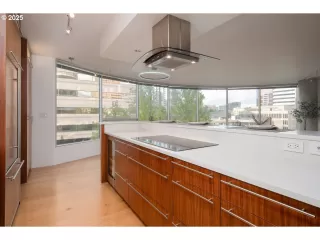 Photo #1: 155637124 Listing 