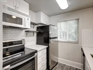 Photo #2: 156388810 Listing 