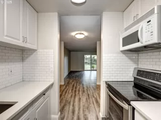 Photo #3: 156388810 Listing 