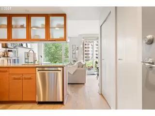 Photo #3: 156454804 Listing 