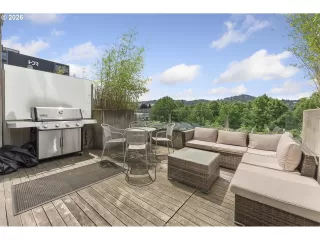 Photo #4: 156674749 Listing 