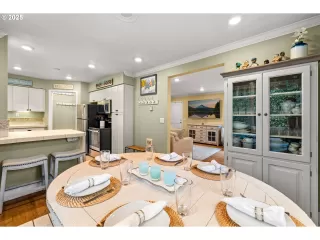 Photo #4: 156722731 Listing