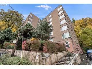 Photo #2: 156742961 Listing