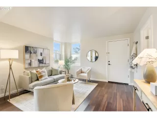 Photo #3: 156742961 Listing