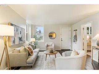 Photo #4: 156742961 Listing