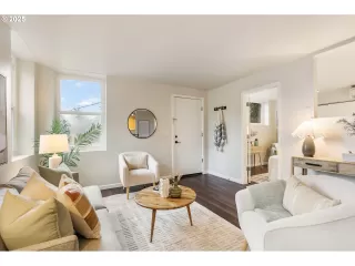 Photo #5: 156742961 Listing