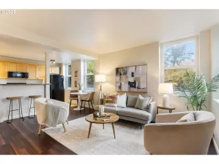 Photo #6: 156742961 Listing