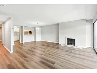 Photo #1: 157210436 Listing