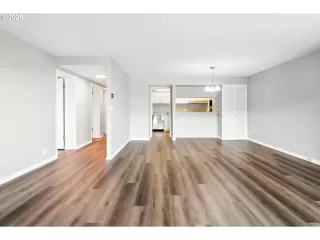 Photo #2: 157210436 Listing