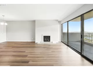 Photo #3: 157210436 Listing