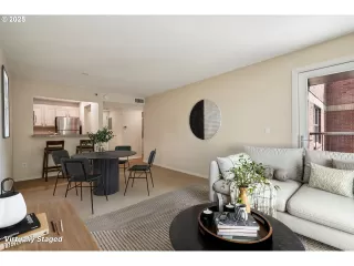 Photo #5: 157905703 Listing