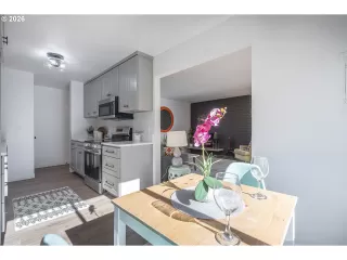 Photo #6: 158119291 Listing 