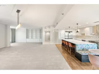 Photo #3: 158850582 Listing 