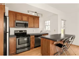 Photo #6: 159345960 Listing