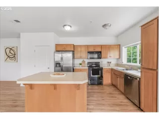 Photo #2: 159706903 Listing