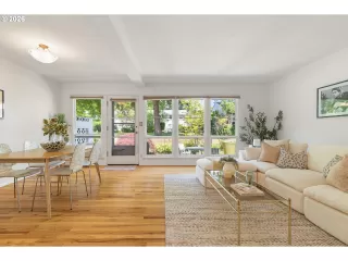 Photo #4: 159899720 Listing