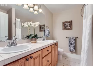 Photo #5: 159975446 Listing 