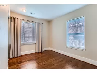 Photo #6: 159975446 Listing 