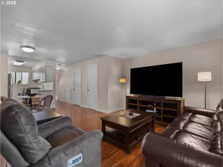 Photo #1: 160247079 Listing