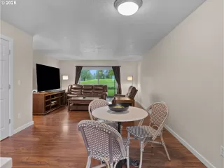 Photo #2: 160247079 Listing