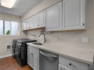 Photo #4: 160247079 Listing