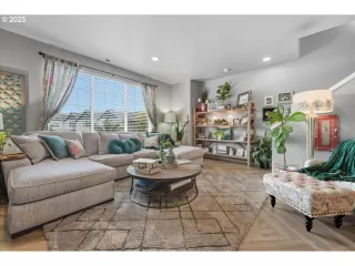 Photo #2: 160396231 Listing