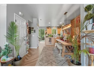 Photo #4: 160396231 Listing