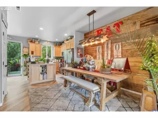 Photo #5: 160396231 Listing