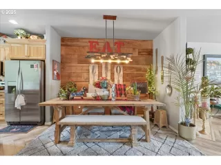 Photo #6: 160396231 Listing