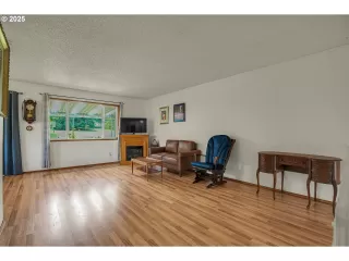 Photo #3: 160518372 Listing 