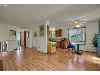 Photo #5: 160518372 Listing 