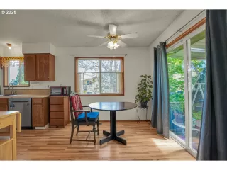 Photo #6: 160518372 Listing 