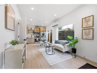 Photo #6: 160665008 Listing 