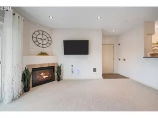 Photo #5: 160844457 Listing 