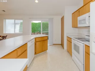 Photo #4: 161310387 Listing