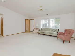 Photo #6: 161310387 Listing