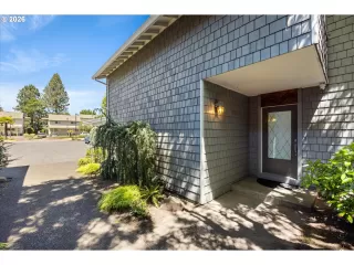 Photo #4: 161798852 Listing