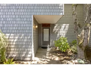 Photo #5: 161798852 Listing