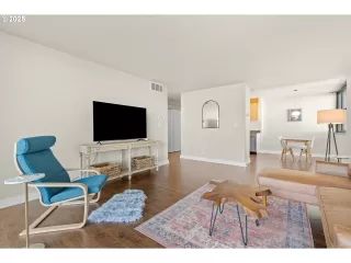 Photo #3: 162381019 Listing 