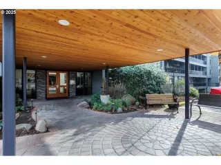 Photo #2: 162480418 Listing